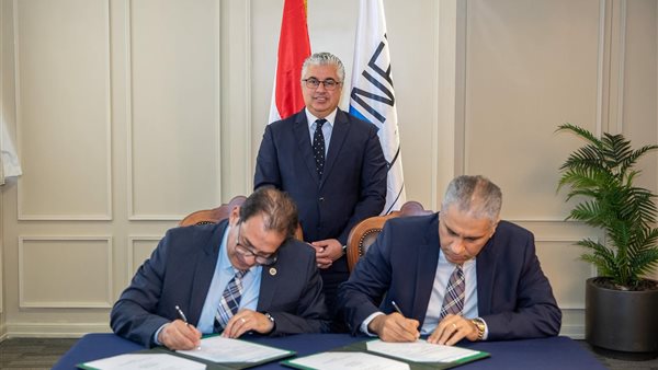 توقيع عقد مشروع شركة «مسعود ستيل» في المنطقة الاقتصادية لقناة السويس توقيع عقد مشروع شركة «مسعود ستيل» في المنطقة الاقتصادية لقناة السويس