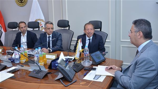وزير التموين يتابع موقف إنشاء المخزن الاستراتيجي بالفيوم مع شركة أوراسكوم وزير التموين يتابع موقف إنشاء المخزن الاستراتيجي بالفيوم مع شركة أوراسكوم