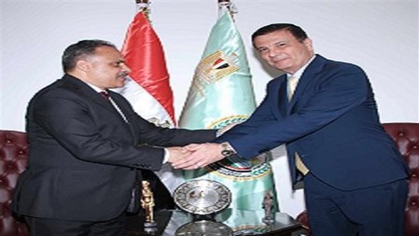 وزير الزراعة يبحث مع محافظ الشرقية استعدادات مهرجان الخيول العربية وتطوير حديقة حيوان الزقازيق
