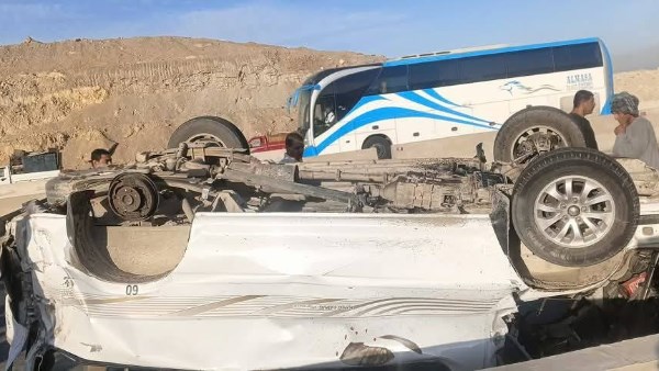 سيارة حاولت تجاوزه.. كواليس انقلاب ميكروباص على صحراوي الجيزة سيارة حاولت تجاوزه.. كواليس انقلاب ميكروباص على صحراوي الجيزة