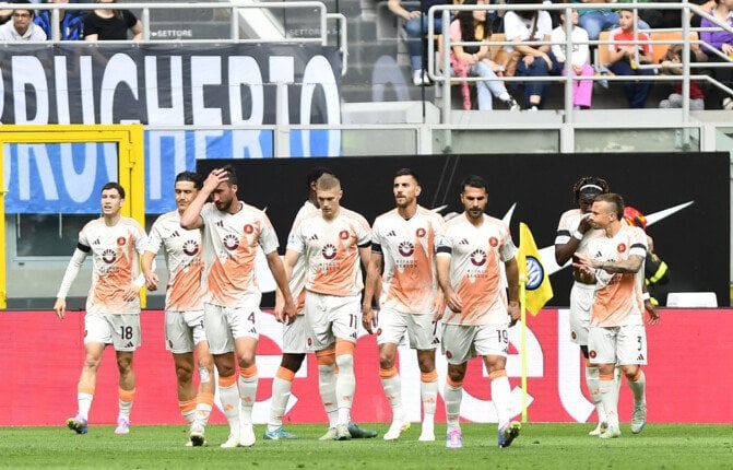 روما يحلق بـ إنتر ميلان الهزيمة الثالثة على التوالي في الدوري الإيطالي روما يحلق بـ إنتر ميلان الهزيمة الثالثة على التوالي في الدوري الإيطالي