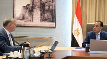 رئيس الوزراء يتابع مع وزير البترول عددًا من ملفات العمل