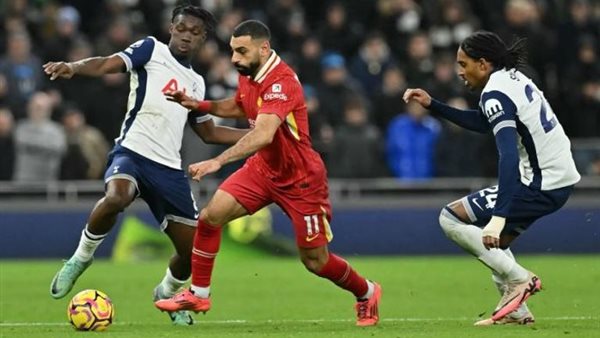 ليفربول يقلب الطاولة على توتنهام ويتقدم 2-1 في ليلة التتويج بالدوري الإنجليزي ليفربول يقلب الطاولة على توتنهام ويتقدم 2-1 في ليلة التتويج بالدوري الإنجليزي