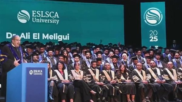 تخريج دفعة جديدة من برنامج إدارة الأعمال في جامعة إسلسكا