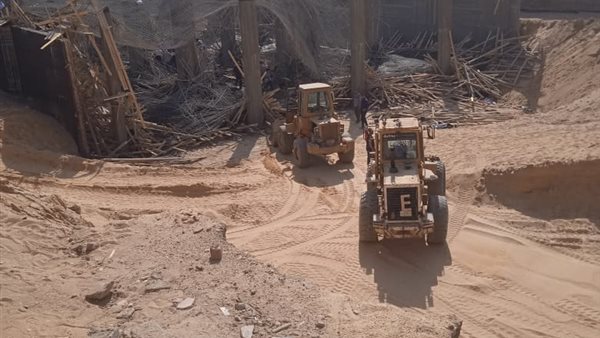 مصرع واصابة 5 عمال في سقوط سقف مصنع بمدينة العبور مصرع واصابة 5 عمال في سقوط سقف مصنع بمدينة العبور