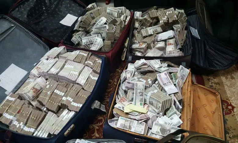 تجارة غير مشروعة في العملات الأجنبية.. القبض على متهم بغسل 90 مليون جنيه تجارة غير مشروعة في العملات الأجنبية.. القبض على متهم بغسل 90 مليون جنيه