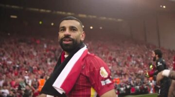 علم مصر يزين احتفال محمد صلاح بلقب الدوري الإنجليزي «فيديو»