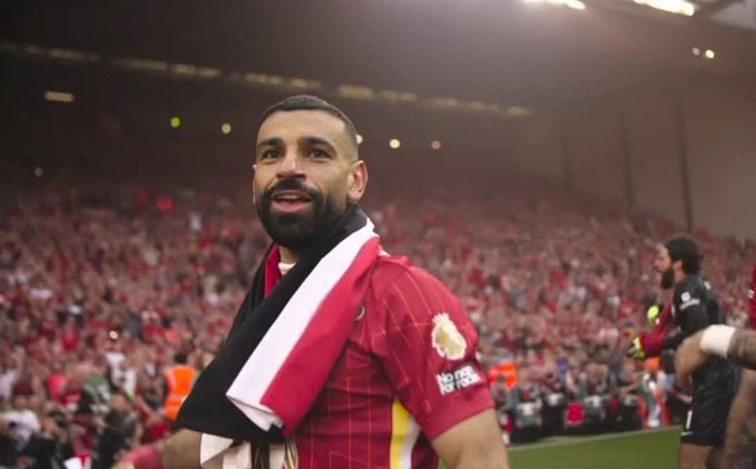 علم مصر يزين احتفال محمد صلاح بلقب الدوري الإنجليزي «فيديو» علم مصر يزين احتفال محمد صلاح بلقب الدوري الإنجليزي «فيديو»