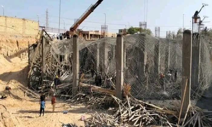 مصرع وإصابة 3 عمال في انهيار سقف مصنع بالشرقية مصرع وإصابة 3 عمال في انهيار سقف مصنع بالشرقية