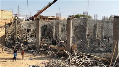 مصرع 4 أشخاص وإصابة آخر من الشرقية إثر إنهيار سقف مصنع تحت الإنشاء بالعبور مصرع 4 أشخاص وإصابة آخر من الشرقية إثر إنهيار سقف مصنع تحت الإنشاء بالعبور