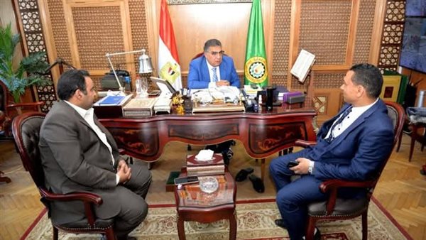 محافظ الدقهلية يلتقي رئيس الإدارة المركزية لمناطق التأمينات الاجتماعية محافظ الدقهلية يلتقي رئيس الإدارة المركزية لمناطق التأمينات الاجتماعية