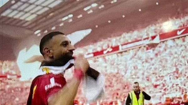 رفعه محمد صلاح..علم مصر يرفرف فى إحتفال ليفربول ببطولة لدوري الإنجليزى.. صور رفعه محمد صلاح..علم مصر يرفرف فى إحتفال ليفربول ببطولة لدوري الإنجليزى.. صور