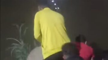 ٤ شباب ينقذون  طفله من الموت غرقا بمياه بحر تنهلة في الفيوم