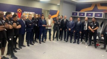 وزير الرياضة وأبو ريدة يهنئان المنتخب الوطني تحت 20 عاما بالفوز على جنوب أفريقيا
