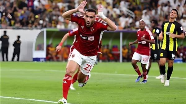 الأهلي يجهز مفاجأة لـ علي معلول وصدمة لعطية الله الأهلي يجهز مفاجأة لـ علي معلول وصدمة لعطية الله