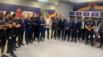 وزير الرياضة وأبو ريدة يهنئان المنتخب الوطني تحت 20 عاما بالفوز على جنوب إفريقيا
