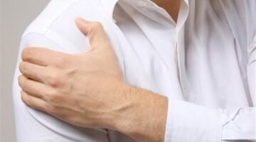 من بينها التقدم في السن.. عوامل تزيد التهاب الكتف