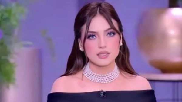 بالأحمر .. ياسمين عز تستعرض أناقتها بإطلالة عصرية| شاهد بالأحمر .. ياسمين عز تستعرض أناقتها بإطلالة عصرية| شاهد