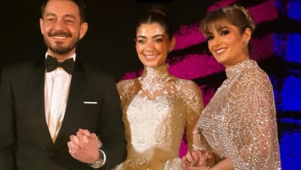 أحلى وأصغر أبو عروسة.. هدى زاهر تحتفل بعيد ميلاد زوجها أحلى وأصغر أبو عروسة.. هدى زاهر تحتفل بعيد ميلاد زوجها