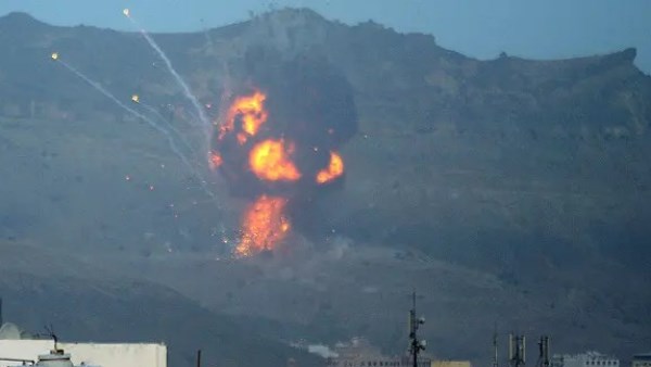 اليمن.. قصف أمريكي يستهدف السجن الاحتياطي يودي بحياة العشرات في صعدة اليمن.. قصف أمريكي يستهدف السجن الاحتياطي يودي بحياة العشرات في صعدة