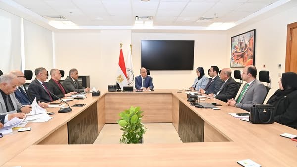 وزير الري يلتقي مجموعة من أعضاء مجلسي النواب والشيوخ لمناقشة طلبات المواطنين وزير الري يلتقي مجموعة من أعضاء مجلسي النواب والشيوخ لمناقشة طلبات المواطنين