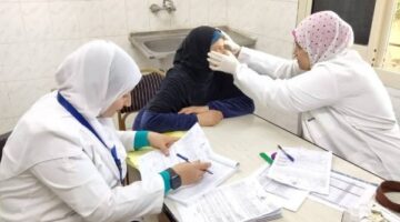 فحص وعلاج 1309مواطنين بالمجان في كفر الشيخ | صور