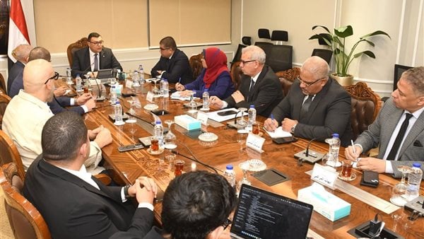 وزير الإسكان: تحويل جميع المعاملات اليدوية على الوحدات السكنية إلى إلكترونية خلال الفترة المقبلة وزير الإسكان: تحويل جميع المعاملات اليدوية على الوحدات السكنية إلى إلكترونية خلال الفترة المقبلة