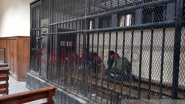 بدء محاكمة نقيب المعلمين وآخرين بتهمة تلقي رشوة بدء محاكمة نقيب المعلمين وآخرين بتهمة تلقي رشوة