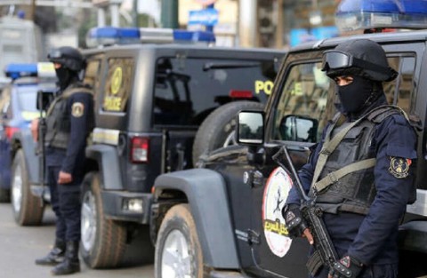 يحدث في مصر.. ستيني يقتل زوجته السبعينية لأنه “شك في سلوكها” يحدث في مصر.. ستيني يقتل زوجته السبعينية لأنه “شك في سلوكها”