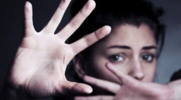 تفاصيل صادمة.. مصرية تزعم تعرضها لاغتصاب جماعي وطفلتها تفضحها