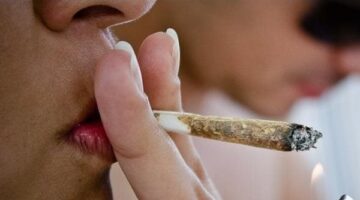 الأمن يستجيب لاستغاثة مواطنين ويضبط متعاطين للمخدرات أمام مدرسة بالقاهرة