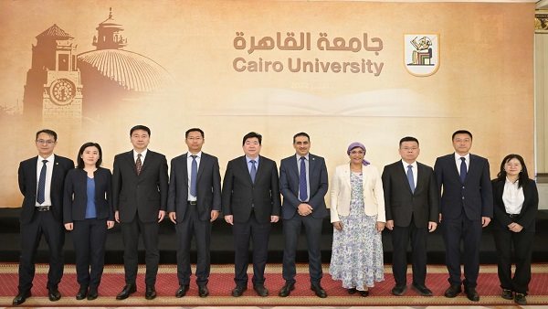 تعزيز التعاون الأكاديمي بين جامعة القاهرة وبكين تعزيز التعاون الأكاديمي بين جامعة القاهرة وبكين