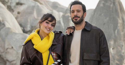 “تذكر الحب” مسلسل درامي تركي جديد يجمع هاندا إرتشيل وباريش أردوتش “تذكر الحب” مسلسل درامي تركي جديد يجمع هاندا إرتشيل وباريش أردوتش
