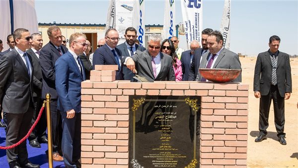 وضع حجر أساس مشروع مصنع أسطوانات غاز البترول المسال في السخنة (صور)
