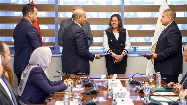 توقيع عقد مشروع «30 مليون بيضة مائدة» بمدينة الخانكة توقيع عقد مشروع «30 مليون بيضة مائدة» بمدينة الخانكة