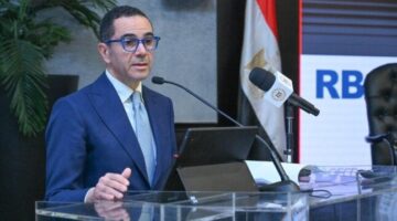 وزير الاستثمار يبحث مع اللجنة الاستشارية الدولية للقطن سبل تعزيز التعاون الدولي