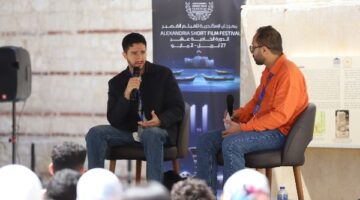 أحمد مالك من مهرجان الإسكندرية : أشعر بالفخر والمسئولية والمسرح البداية الحقيقية للفنان