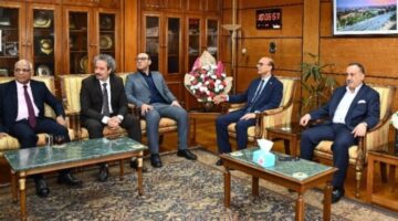 رئيس جامعة أسيوط يبحث مع المحافظ تعزيز التعاون المشترك ودعم المبادرات التنموية