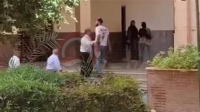 بسبب التيك توك.. طالب يطعن آخر بحرم جامعة سوهاج بسبب التيك توك.. طالب يطعن آخر بحرم جامعة سوهاج
