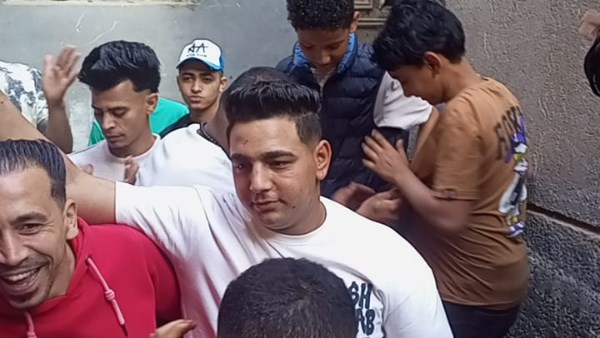 فرحة العمر.. عامل سيرك طنطا يعقد قرانه على شريكة حياته: مسبتنيش لحظة|شاهد فرحة العمر.. عامل سيرك طنطا يعقد قرانه على شريكة حياته: مسبتنيش لحظة|شاهد