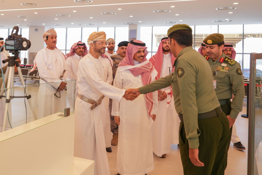 وزير الخارجية ونظيره السعودي يزوران منفذ الربع الخالي وزير الخارجية ونظيره السعودي يزوران منفذ الربع الخالي