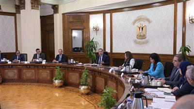 رئيس الوزراء يتابع إجراءات تيسير الحصول على التراخيص ويؤكد ضرورة تبسيط المتطلبات وتوحيد الرسوم رئيس الوزراء يتابع إجراءات تيسير الحصول على التراخيص ويؤكد ضرورة تبسيط المتطلبات وتوحيد الرسوم