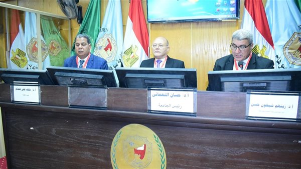 رئيس جامعة سوهاج يفتتح فعاليات ملتقى التوظيف الثاني عشر لكلية الزراعة رئيس جامعة سوهاج يفتتح فعاليات ملتقى التوظيف الثاني عشر لكلية الزراعة