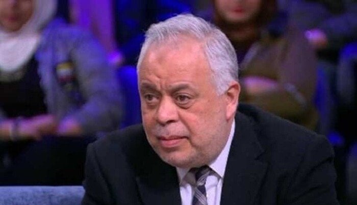أشرف زكي: مندسون يستغلون جنازات الفنانين لتحقيق مشاهدات وخلافنا ليس مع الصحفيين أشرف زكي: مندسون يستغلون جنازات الفنانين لتحقيق مشاهدات وخلافنا ليس مع الصحفيين