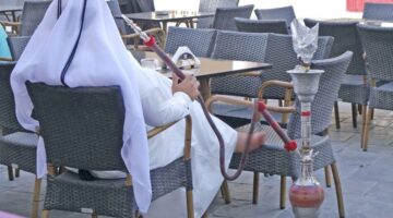 بقرار لوزير الصحة.. شروط جديدة للسماح بالتدخين والشيشة بالمنشآت السياحية والمطاعم والمقاهي