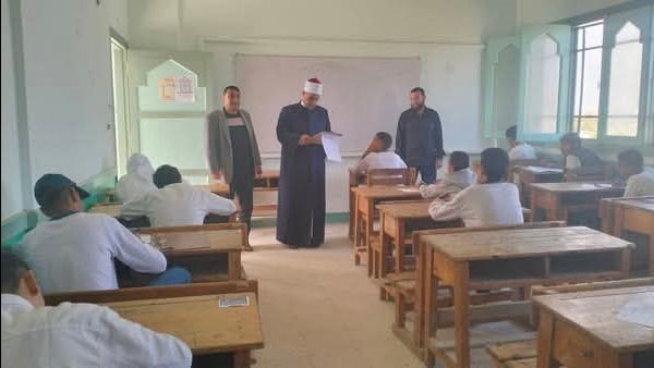 وكيل أزهر شمال سيناء يتابع سير الامتحانات وكيل أزهر شمال سيناء يتابع سير الامتحانات
