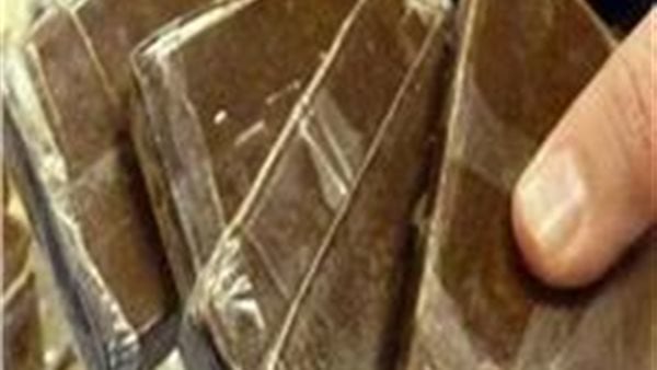 قبل ترويجه على عملائه.. ضبط تاجر مخدرات بحوزته 50 فرش حشيش بمركز الوقف في قنا قبل ترويجه على عملائه.. ضبط تاجر مخدرات بحوزته 50 فرش حشيش بمركز الوقف في قنا