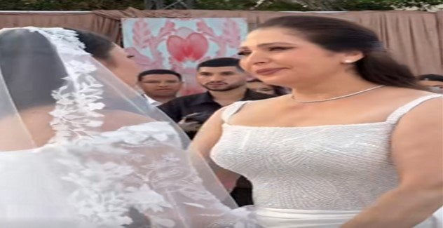 بالرقص والدموع.. نهلة رأفت تخطف أنظار المتابعين بحفل زفاف ابنتها بالرقص والدموع.. نهلة رأفت تخطف أنظار المتابعين بحفل زفاف ابنتها