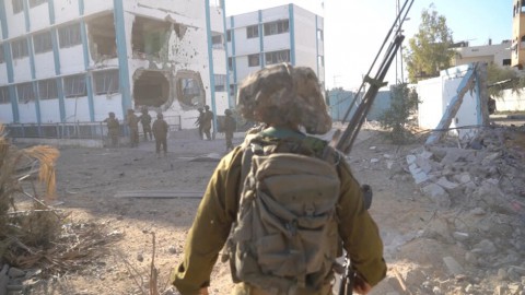 بذريعة جمود المفاوضات.. إسرائيل تستعد لتوسيع الإبادة في غزة وتستعد لاستدعاء واسع لقوات الاحتياط التي تعاني إنهاكاً شديداً بذريعة جمود المفاوضات.. إسرائيل تستعد لتوسيع الإبادة في غزة وتستعد لاستدعاء واسع لقوات الاحتياط التي تعاني إنهاكاً شديداً
