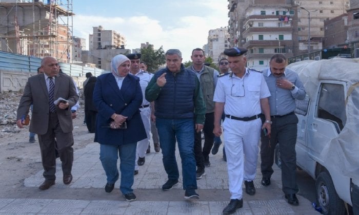 محافظ الإسكندرية يتابع إزالة المحال المتعدية على حرم السكك الحديدية ومسار مشروع مترو أنفاق أبوقير محافظ الإسكندرية يتابع إزالة المحال المتعدية على حرم السكك الحديدية ومسار مشروع مترو أنفاق أبوقير